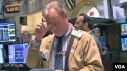 El mercado de acciones de Walll Street en Nueva York, ha reaccionado con preocupación al aumento del desempleo en Estados Unidos.