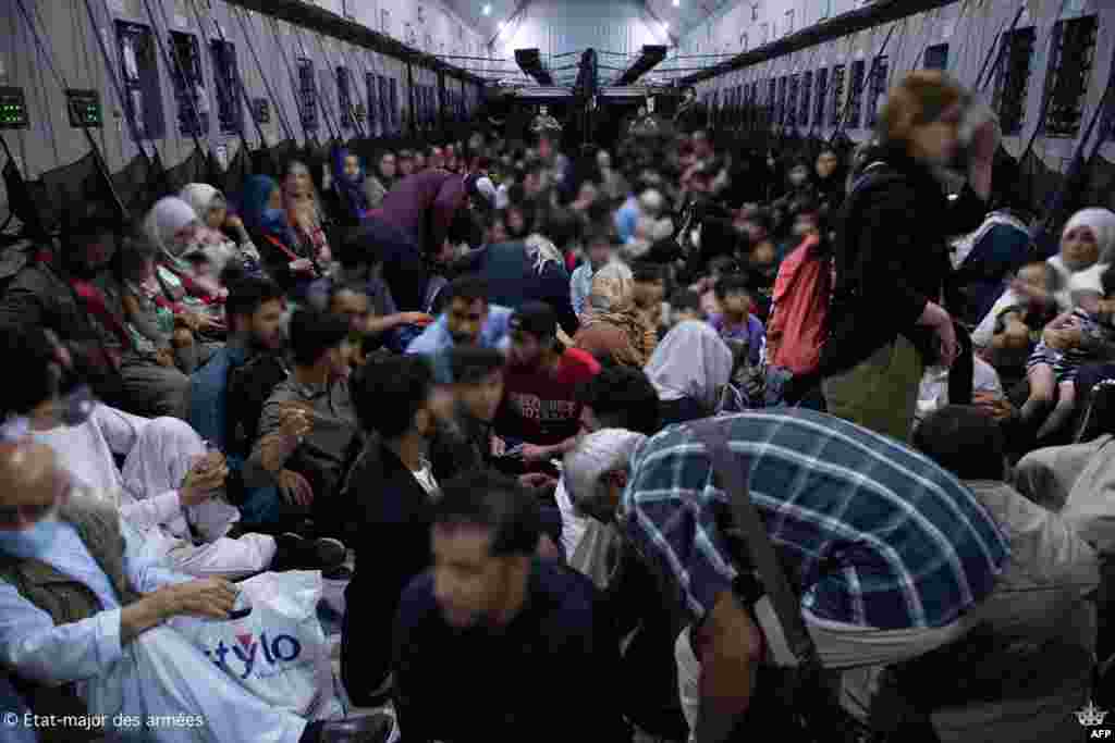 Unas 106.000 personas han salido de Afganistán en vuelos de evacuación desde el 14 de agosto, un día antes de que los talibanes entraran en Kabul.