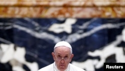 La Iglesia católica participó activamente en las negociaciones formales e informales entre voceros del gobierno de Maduro y la oposición venezolana en 2016. 