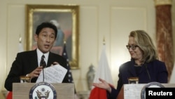 美國國務卿克林頓和日本外相岸田文雄星期五在華盛頓舉行聯合新聞發佈會
