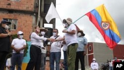 Gobierno y FARC acordaron que la mesa de diálogo se itinerante en varias regiones de Colombia y que uno de los ciclos se lleve a cabo en alguno de los países europeos garantes del proceso.