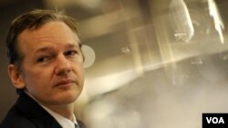 El fundador de Wikileaks, Julian Assange justificó la publicación de documentos reservados robados al gobierno de Estados Unidos.