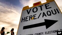 Defensores de inmigrantes apelan la decisión de un juez de mantener una iniciativa de ley fronteriza en la boleta electoral de Arizona del 5 de noviembre.