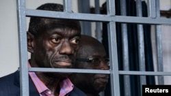 Kizza Besigye katika mahakama ya kijeshi, Kampala. Novemba 20, 2024