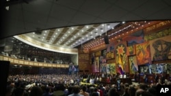  ARCHIVO - Legisladores e invitados asisten a la ceremonia de toma de posesión del presidente electo Daniel Noboa, en la Asamblea Nacional en Quito, Ecuador, el jueves 23 de noviembre de 2023.