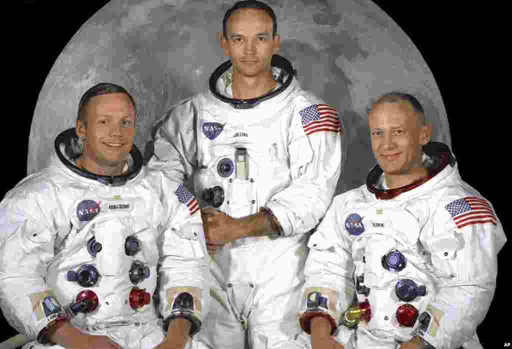 Para astronot Apollo XI dari kiri Neil Armstrong, sebagai komandan Misi Apollo 11 dan manusia pertama yang menginjakkan kaki di Bulan, astronot Michael Collins, dan astronot Edwin "Buzz" Aldrin (kanan), yang merupakan Pilot Apollo XI (foto