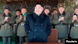 북한 김정은 노동당 위원장이 지난 1일 조선인민군 전선포병부대들의 포병 타격훈련을 지도했다고 조선중앙통신이 보도했다.