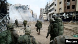 Soldados israelíes operan en la Franja de Gaza en medio del conflicto en curso entre Israel y el grupo islamista palestino Hamás, en esta fotografía publicada el 18 de diciembre de 2023.
