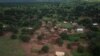 Des maisons brûlés à Bria, en Centrafrique, le 23 août 2018.