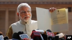 Ketua partai Bharatiya Janata (BJP) Narendra Modi memberikan pidato di New Delhi hari Selasa (20/5).