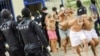 Con la medida, el gobierno salvadoreño busca evitar que cabecillas de pandillas encarcelados transmitan órdenes criminales al exterior.