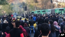 تجمعی در تهران؛ معاون فرماندار تهران از بازداشت ۴۵۰ نفر خبر داد.