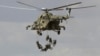 Latihan militer di lapangan tembak Donguz dekat Orenburg, Rusia, 20 September 2019. (AP Photo/Sergei Grits). Militer Rusia dan China melangsungkan latihan militer bersama di wilayah otonomi Ningxia Hui, 9-13 Agustus 2021.
