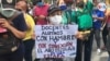 La manifestación coincidió con el día que el gobierno en disputa había establecido que los centros de educativo se abrieran para "asistencia pedagógica".