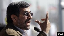 Mahmoud Ahmadinejad habló en un acto por el aniversario de la revolución islámica iraní.
