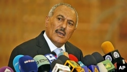 President Ali Abdullah Saleh speaks during a media conference in Sanaa (file photo)