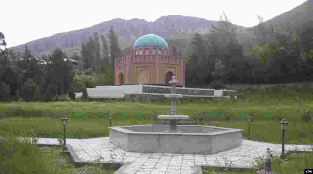 Panjakenda alloma Abdulloh Ro'dakiyga qurilgan maqbara