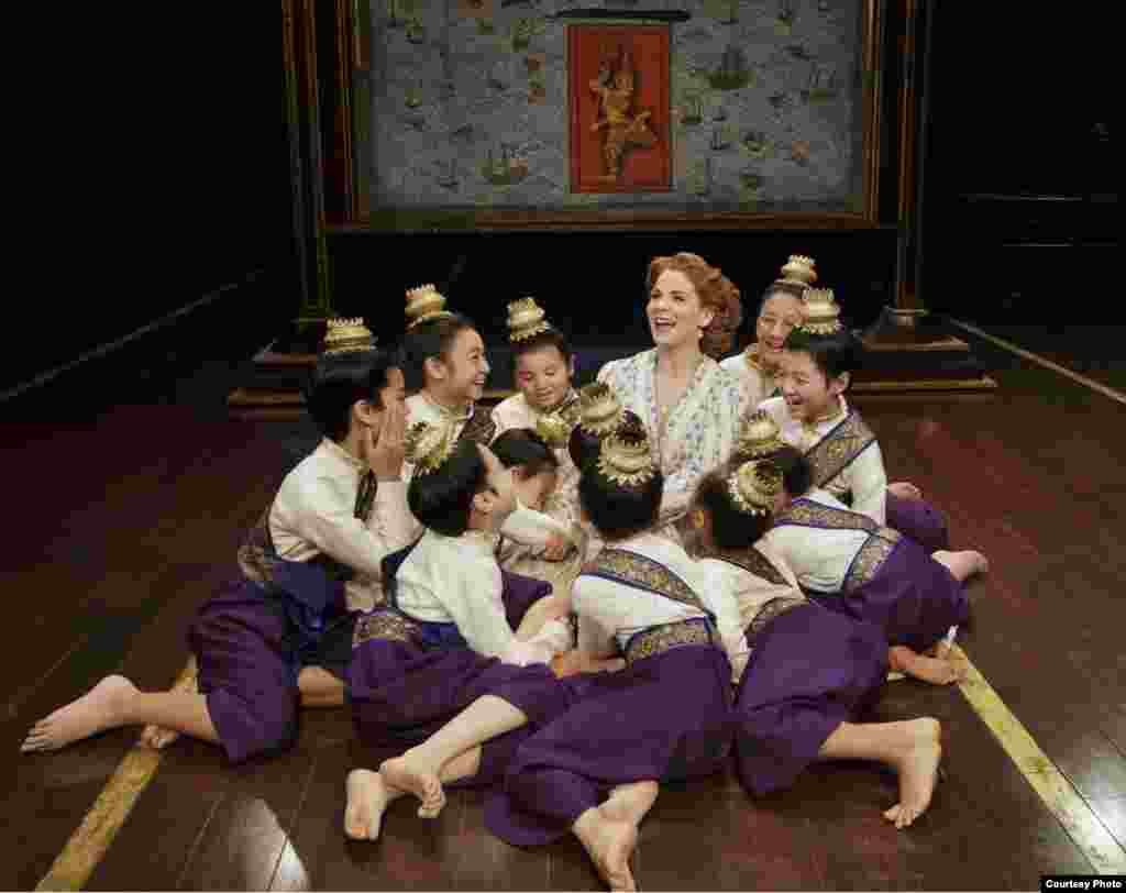 Anna (Kelli O’Hara) datang ke Siam untuk menjadi pengasuh anak-anak raja, dan mengajari mereka cara-cara Barat. (Paul Kolnik)