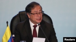 El presidente colombiano, Gustavo Petro, asiste a una conferencia internacional sobre la crisis política en Venezuela, en el Palacio de San Carlos en Bogotá, Colombia, el 25 de abril de 2023.