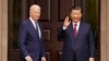 El presidente chino Xi Jinping saluda al iniciar su reunión con el presidente estadounidense Joe Biden en la finca Filoli, al margen de la cumbre de Cooperación Económica Asia-Pacífico (APEC), en Woodside, California, el 15 de noviembre de 2023.