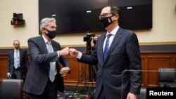 El presidente de la Reserva Federal, Jerome Powell y el secretario del Tesoro, Steven Mnuchin, durante una audiencia de la Comisión de Servicios Financieros de la Cámara del Senado, el miércoles 2 de diciembre de 2020.