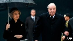 En esta imagen captada en mayo del 2019, el Rey Emérito de España, Juan Carlos, llega junto a la reina Sofía al funeral del Gran Duque de Luxemburgo Jean d'Aviano. 