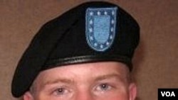 Prajurit Angkatan Darat Amerika, Bradley Manning (foto: dok), dituduh terlibat pembocoran ribuan dokumen rahasia Amerika.