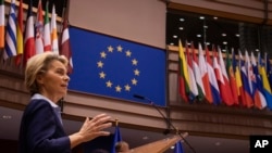 Presiden Komisi Eropa Ursula von der Leyen berpidato di depan anggota parlemen Eropa pada sesi pleno di Parlemen Eropa di Brussel, Rabu, 16 Desember 2020. (John Thys/Pool Photo via AP)