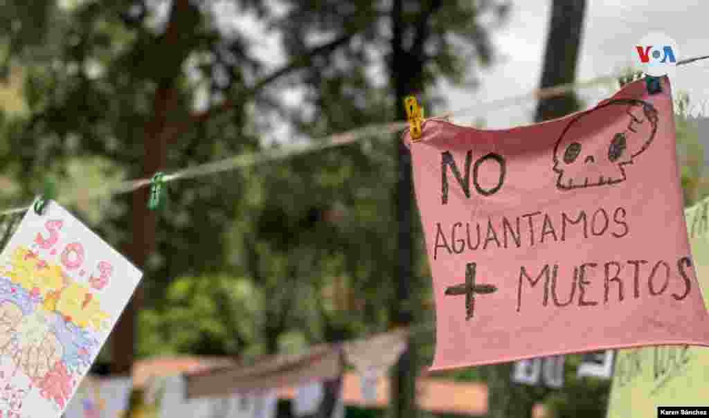 Los derechos humanos, la salud, la educación y la paz son algunas de los temas de los mensajes que dejan los ciudadanos en este lugar.
