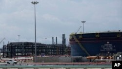 Kilang Dangote saat upacara pembukaan di Lagos, Nigeria, Senin, 22 Mei 2023. (Foto: AP)