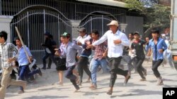 Demonstrators Injured in Clash With Elite Military Unit