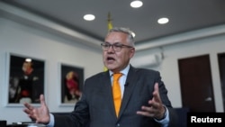 Néstor Osuna, Ministro de Justicia de Colombia, habla durante una entrevista con Reuters en Bogotá, Colombia, el 7 de marzo de 2023.