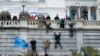 Поддржувачи на Доналд Трамп упаѓаат во Конгресот на САД, Јануари 6, 2021