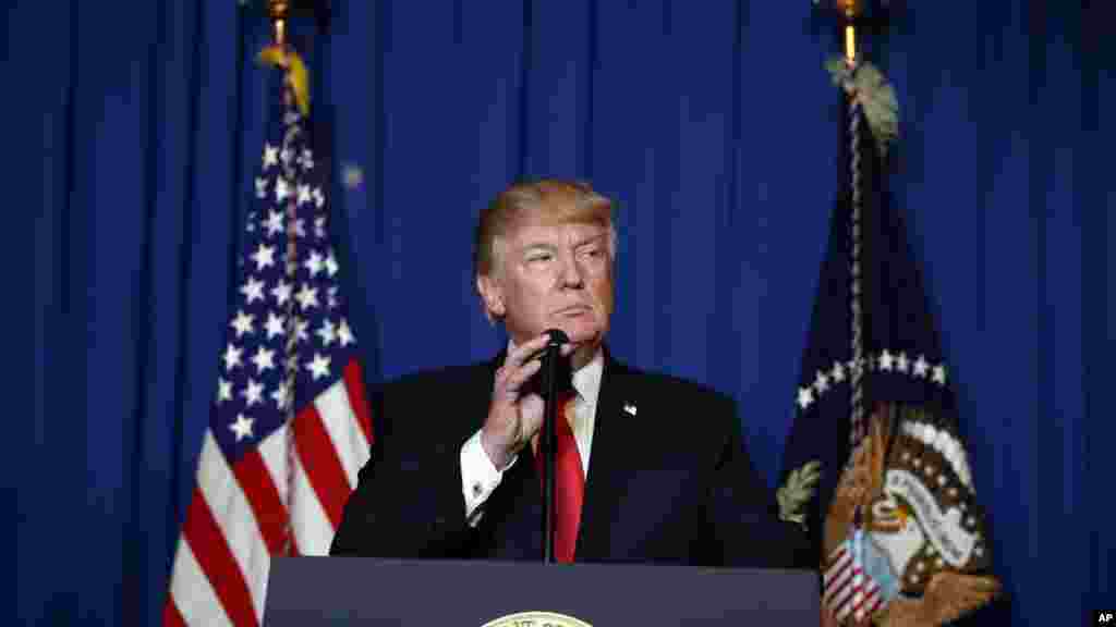 Shugaba Donald Trump ya na jawabi ga Amurkawa akan harin da aka kai Syria. Afrilu 7, 2017 