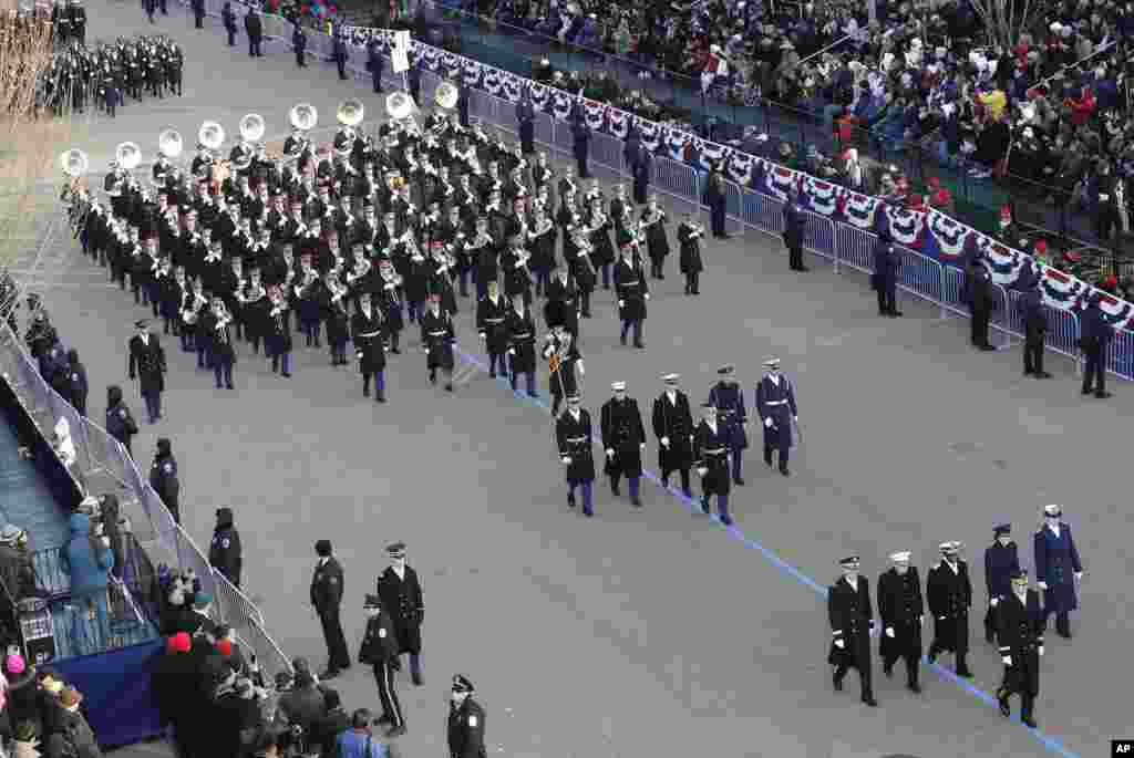 The U.S. Army band marches down Pennsylvania Avenue en route to the White House during the Inaugural parade, Jan. 21, 2013.