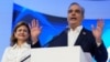 El presidente de República Dominicana y candidato presidencial del Partido Revolucionario Moderno, Luis Abinader, habla tras los resultados preliminares de las elecciones presidenciales, en Santo Domingo, República Dominicana, el 19 de mayo de 2024.