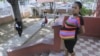 Colapso en el sistema de salud: Mujeres dan a luz en sillas de un hospital