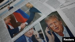 AQSh va Rossiya rahbarlarining telefon orqali muloqoti aks etgan gazetalar, Moskva. 