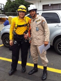 Ana Mercedes Cea Cañas, es una mujer multifacética, entre sus profesiones se cuentan una Licenciatura en Periodismo y es bombero profesional.