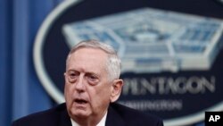 Menteri Pertahanan AS, Jim Mattis di Pentagon, 11 April 2017 (Foto: dok).