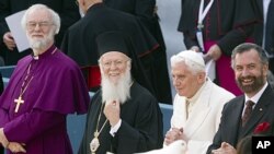From left, Canterbury Archbishop Rowan Douglas Williams, Ecumenical Patriarch Bartholomew I, Pope Benedict XVI and Rabbi David Rosen look on as a person holds a dove released during a peace meeting in front of the St. Francis Basilica in Assisi, central