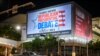 ARCHIVO - De izquierda a derecha, la exgobernadora de Carolina del Sur, Nikki Haley, el gobernador de Florida, Ron DeSantis, y el empresario Vivek Ramaswamy hablan durante el segundo debate de las primarias presidenciales republicanas en California, el 27 de septiembre de 2023.