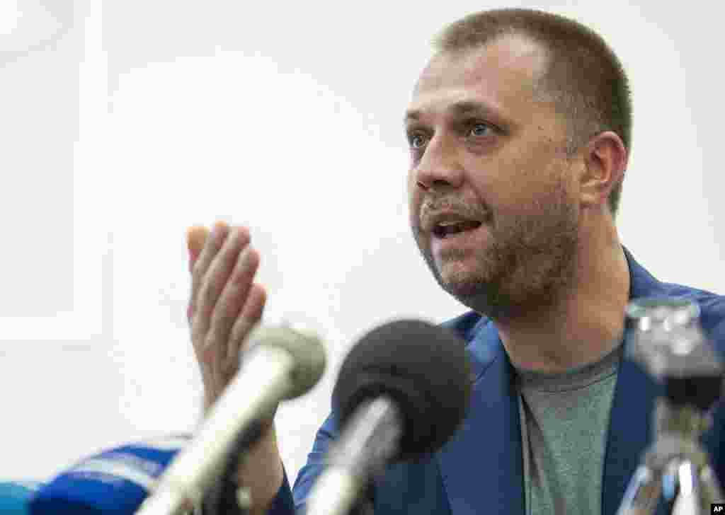 Aleksandr Borodai, Prime Minister of the self proclaimed 'Donetsk People's Republic: ``Apparently, it's a passenger airliner ... truly shot down by the Ukrainian Air Force.''
