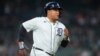 El venezolano Miguel Cabrera corre a primera base tras batear un sencillo en el octavo episodio del juego ante los Mellizos de Minnesota, este martes 8 de agosto de 2023.