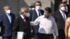 ARCHIVO - El presidente de Perú, Pedro Castillo, al frente a la derecha, camina junto al primer ministro Aníbal Torres y miembros de su gabinete afuera del palacio de gobierno en Lima, Perú, el 8 de marzo de 2022. 