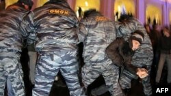 Sankt Peterburqda polis nümayişi dağıdır