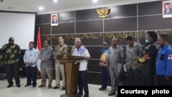 Koordinator Umum Koalisi Rakyat Papua Otniel Deda. (Foto: Komnas HAM)