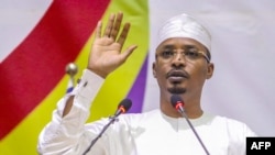 Mahamat Idriss Deby lors de sa prestation de serment en tant que président de transition du Tchad, à N'Djamena le 10 octobre 2022.
