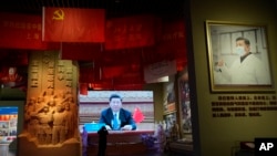 正在北京一个展览馆展出中国领导人习近平抗疫“成就”展。（2022年10月12日）