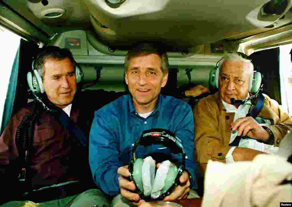 Isroil Mudofaa vaziri Ariel Sharon amerikalik mehmonlar bilan, 1998